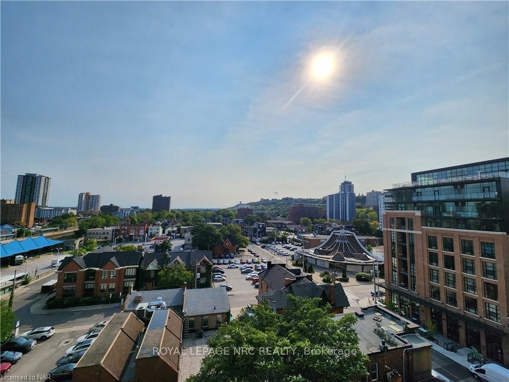 135 JAMES St S, unit 812 for sale