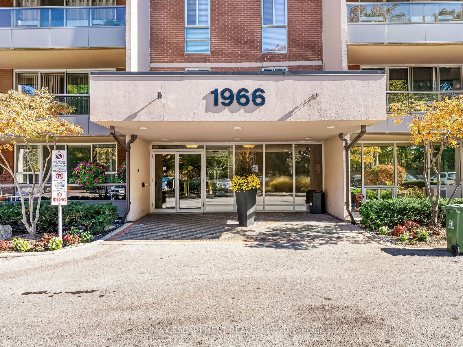 1966 Main St W, unit 1106 for sale