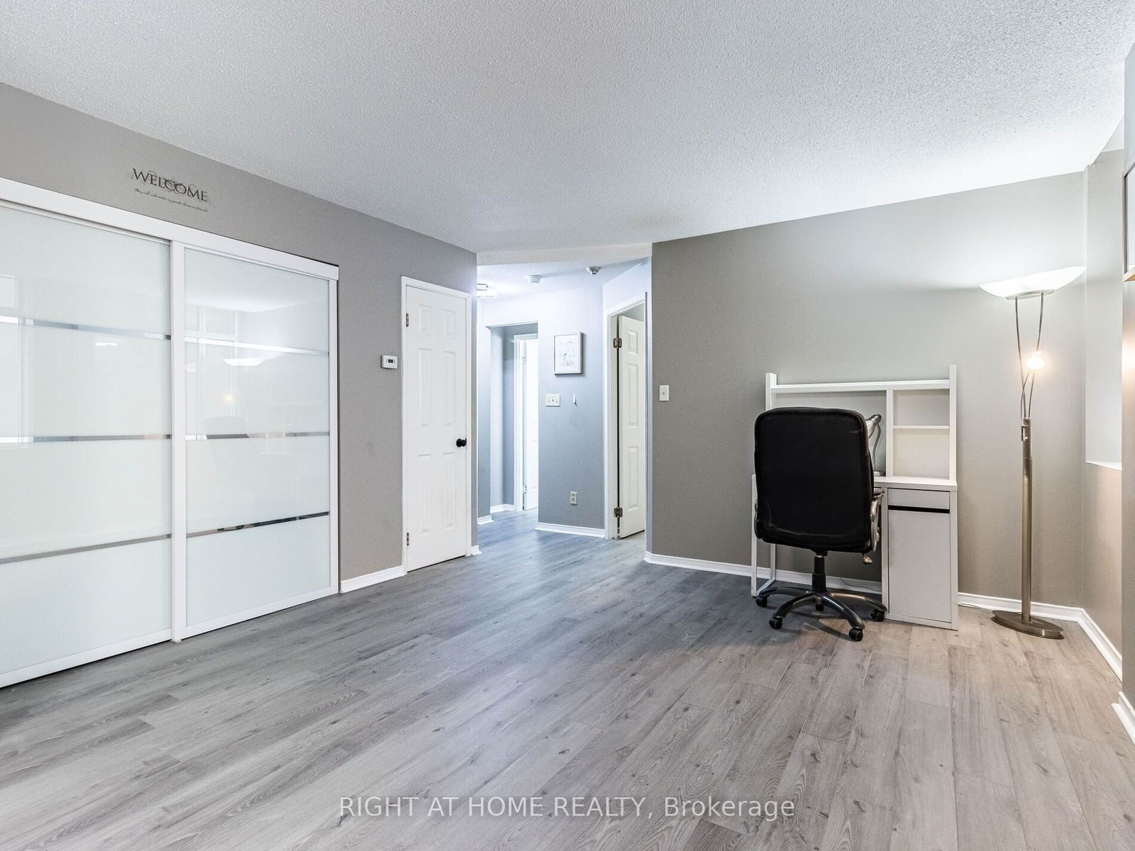 36 James St S, unit 303 for sale