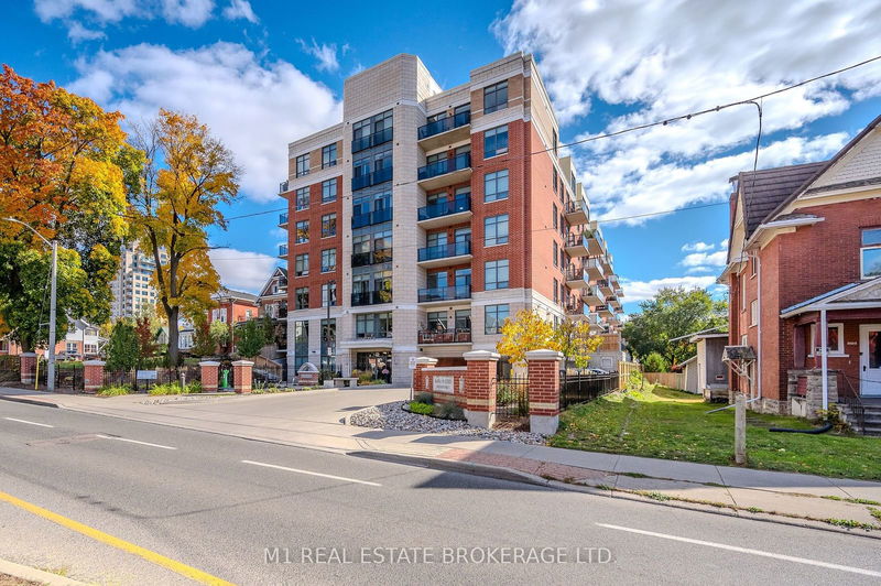 399 Queen St S, unit 102 for sale