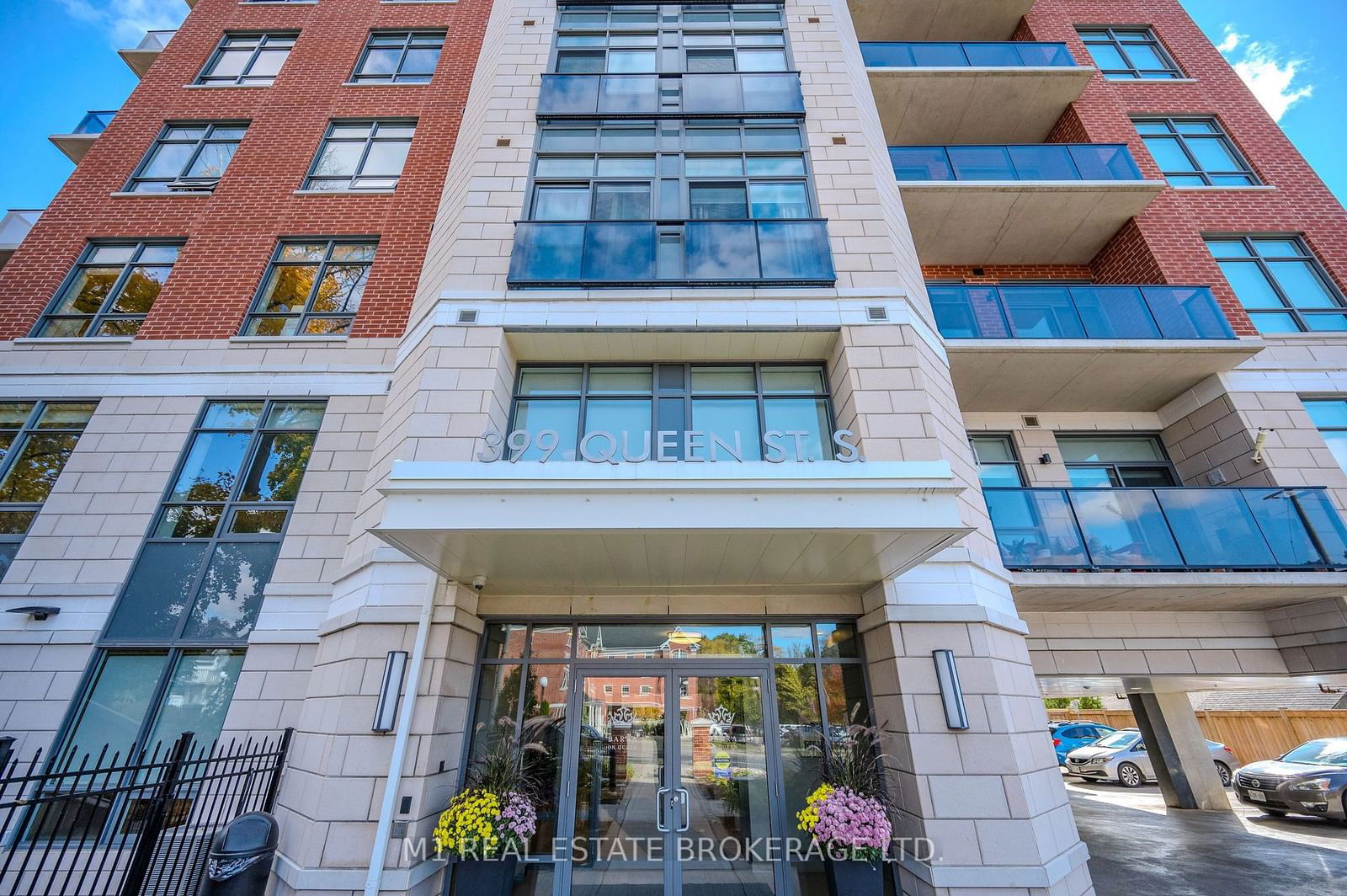 399 Queen St S, unit 102 for sale