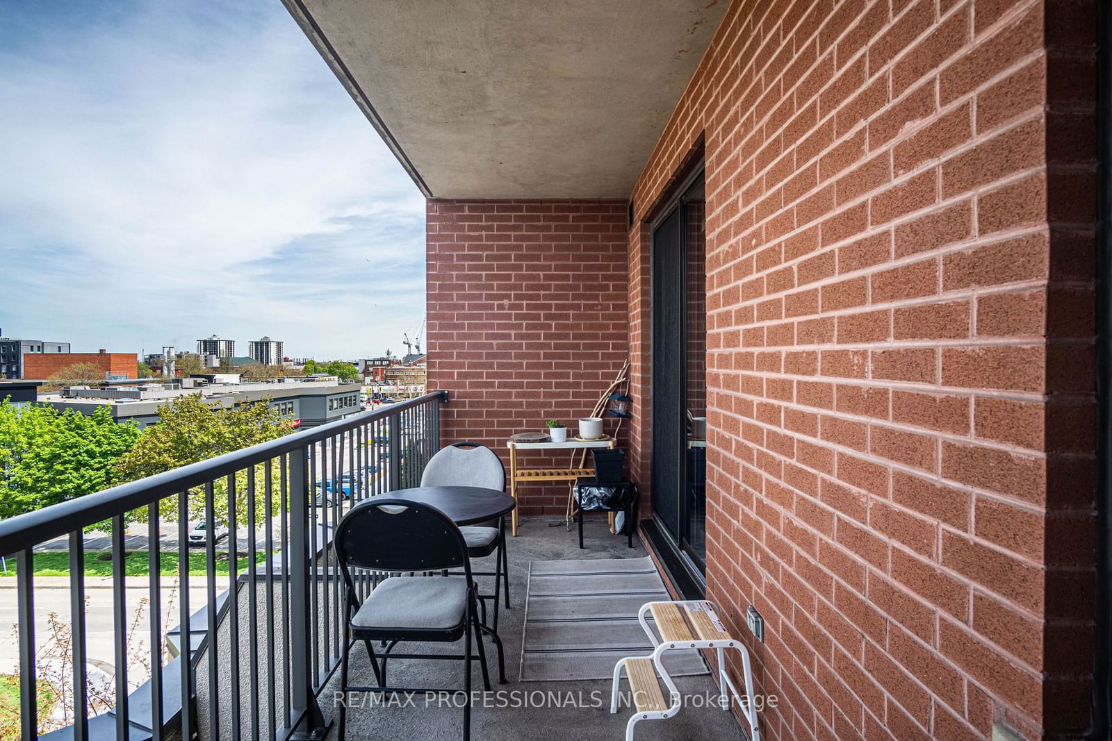 47 Caroline St N, unit 502 for sale