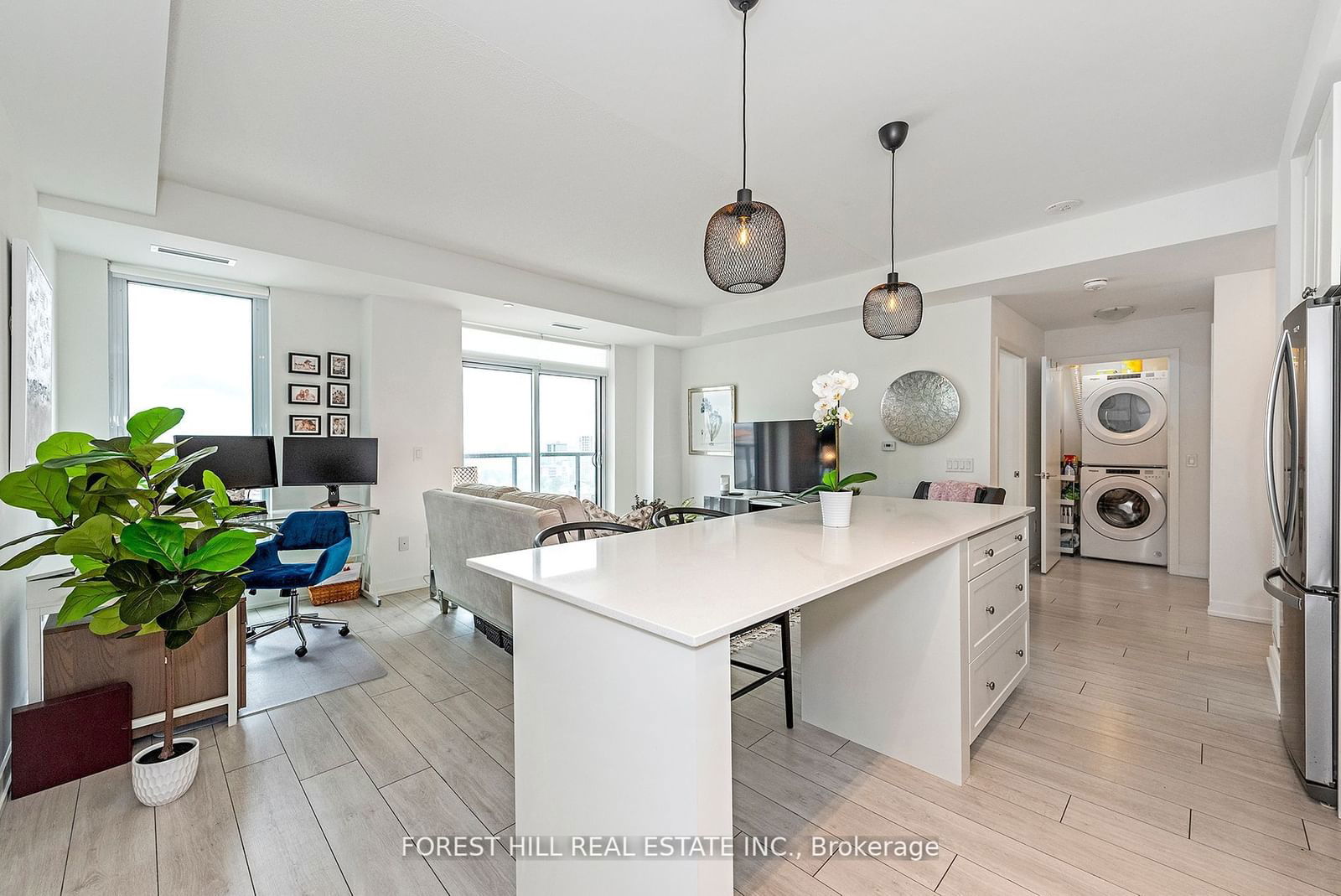 55 Duke St W, unit 1704 for sale