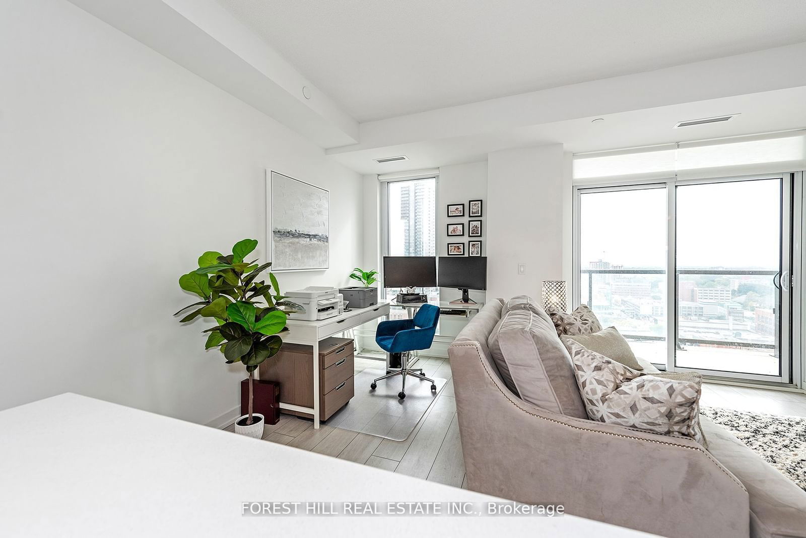 55 Duke St W, unit 1704 for sale