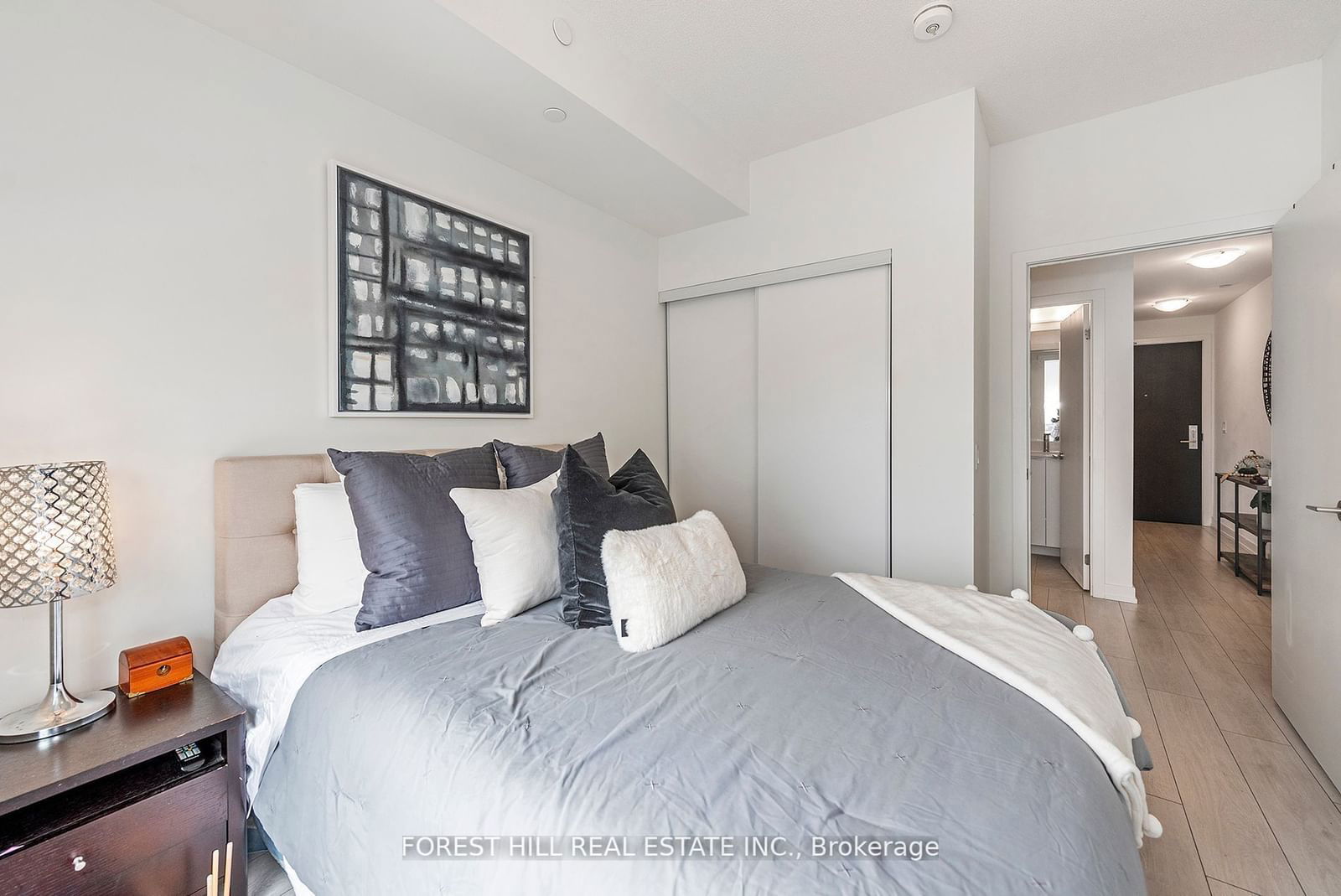 55 Duke St W, unit 1704 for sale